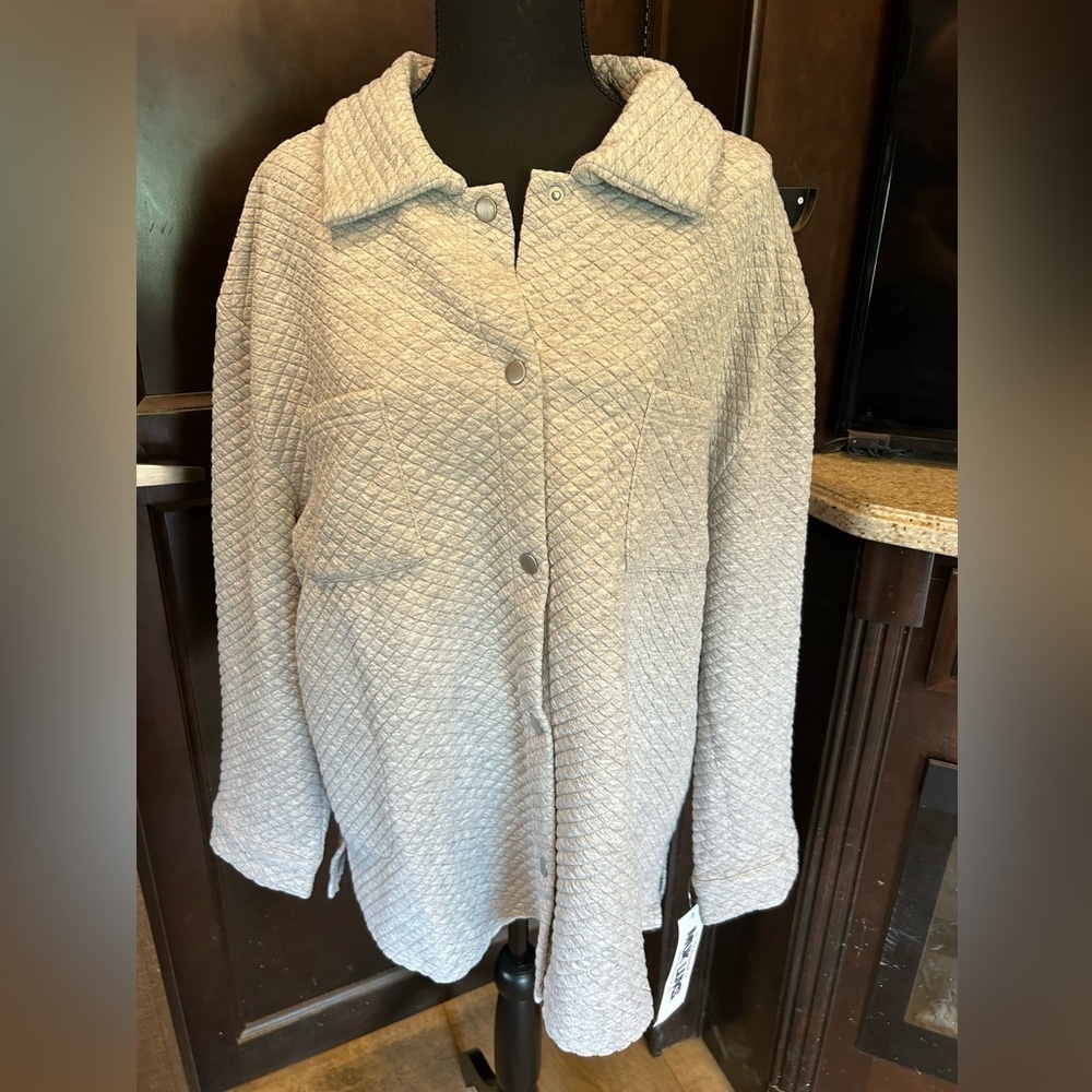 Muk luks shirt. NWT Quilted jacket gray. Snap front. 1X